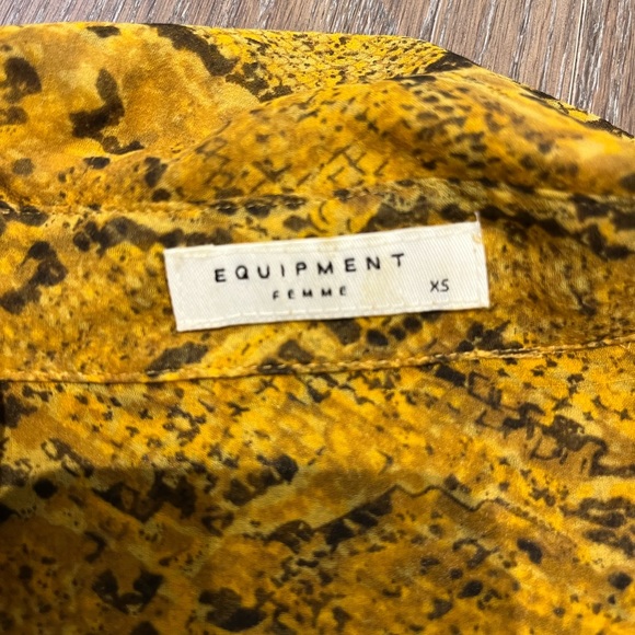 3 equipment silk shirts. Size XS-S - Picture 6 of 6